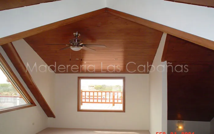 Forro 100% tablarroca y cielo de madera con mancha de caoba