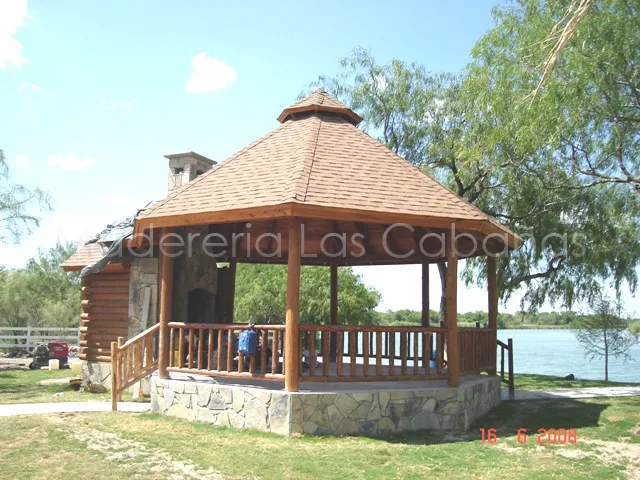 Palapa tipo Gazevo con asador y baños (octagonal)