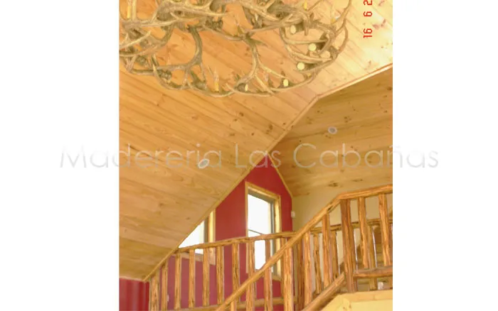 Cielo en madera con iluminación