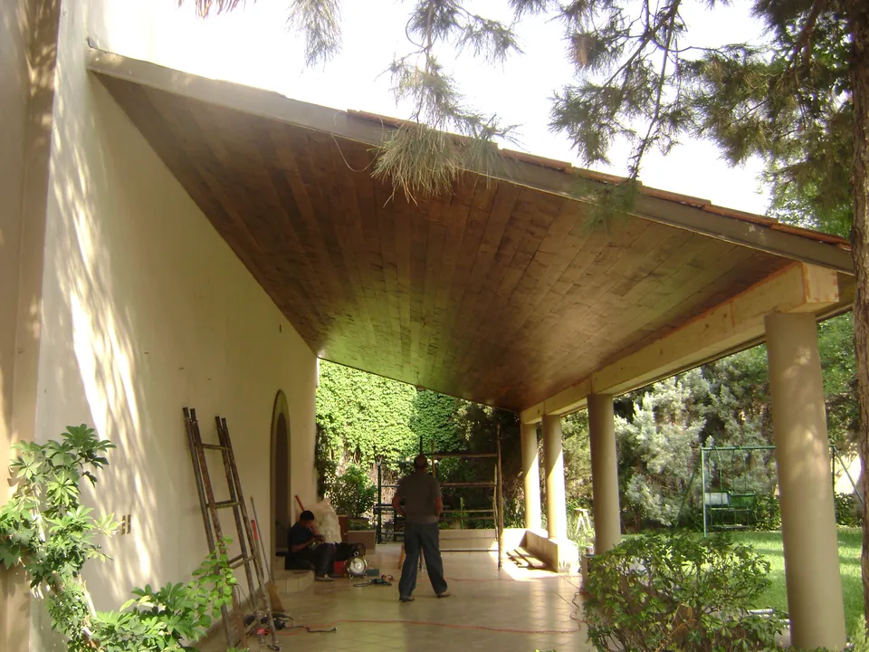 Forro de cielo en madera ( estructura metalica )