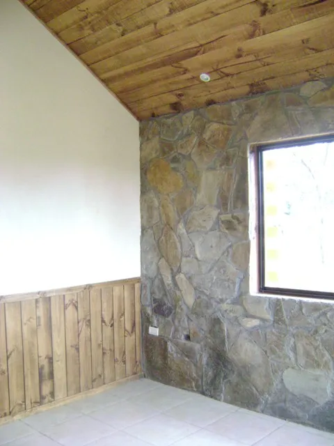Muro de piedra laja en durok(luz indirecta)